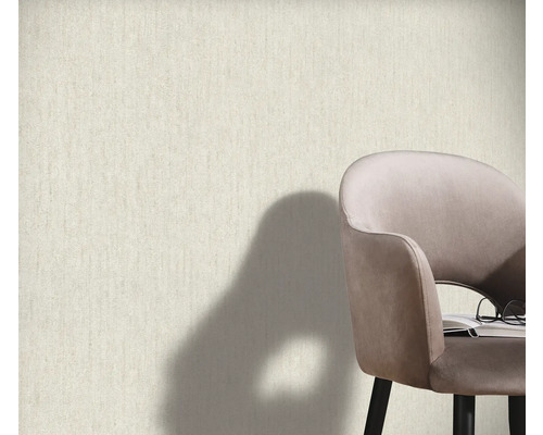 Mur avec structure et chaise
