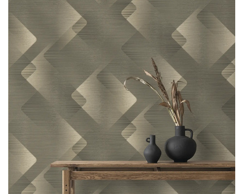 Tapete mit geometrischem Muster auf einer Wand