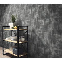 Décoration murale avec structure grise et étagère avec décoration