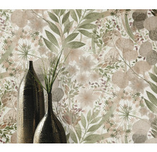Dekorative Tapete mit Blumen- und Pflanzenmuster in verschiedenen Farbtönen.