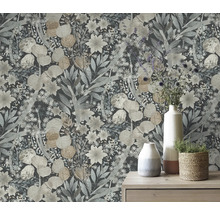 Dekorative Tapete mit floralem Muster im Interieur