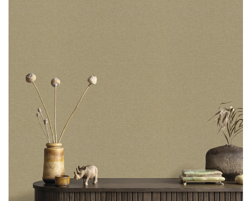 Dekorative Wand mit Texturtapete in natürlicher Optik.