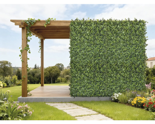 Jardin avec pavillon en bois et haie artificielle pour l'intimité