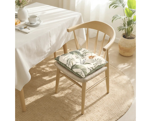 Chaise avec coussin dans la salle à manger