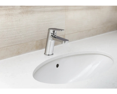 Aufnahme eines Waschbeckens mit einer Armatur