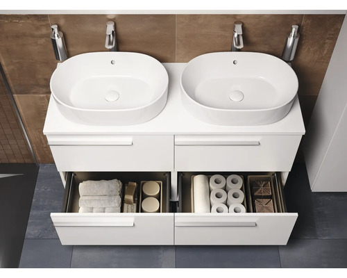 Doppelwaschtisch mit offenem Schubladensystem und Aufsatzwaschbecken im Badezimmer