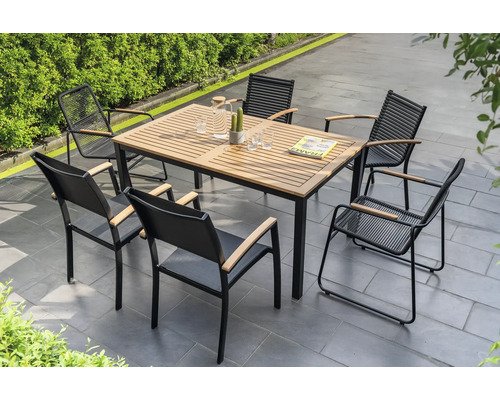 Gartensitzgruppe mit Tisch und sechs Stühlen auf einer Terrasse
