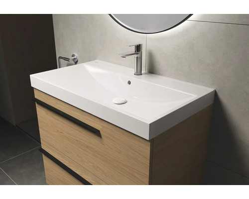 Meuble sous-vasque avec lavabo dans la salle de bain