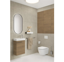 Salle de bains moderne avec meuble sous-vasque, WC suspendu et miroir