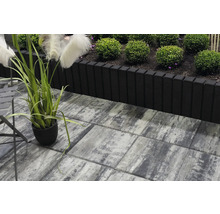 Aménagement de jardin avec pavés, bordure de parterre et décoration