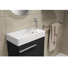 Badezimmer Waschbecken mit Unterschrank, Armatur und Handtuchhalter