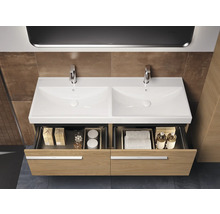 Meuble-lavabo double avec deux vasques, robinets et tiroirs pour ranger les articles de salle de bains