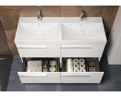 Meuble-lavabo double avec système de tiroirs ouverts pour le rangement de la salle de bains