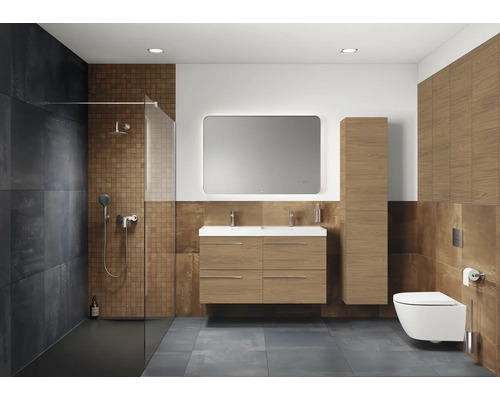 Salle de bain moderne avec douche, lavabo, miroir et toilettes