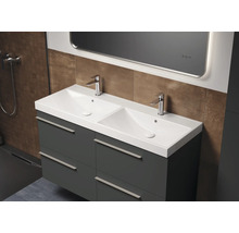 Salle de bain avec meuble-lavabo double, meuble bas et miroir