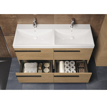 Meuble de lavabo avec deux vasques, meuble bas en bois et tiroirs ouverts