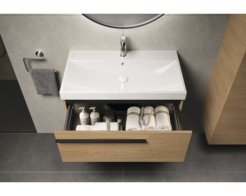 Lavabo de salle de bain moderne avec tiroir ouvert pour serviettes et produits de soin