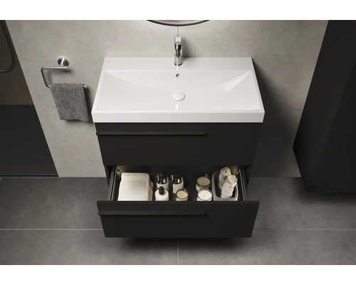 Meuble sous-lavabo avec tiroir ouvert dans une salle de bain