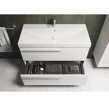 Meuble sous-vasque avec tiroir et accessoires de rangement dans la salle de bain.