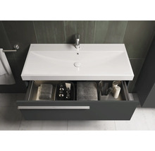 Meuble-lavabo avec tiroir ouvert dans la salle de bain