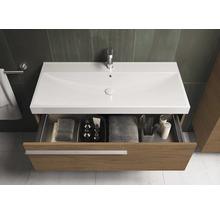 Meuble sous-lavabo avec tiroir ouvert dans la salle de bain
