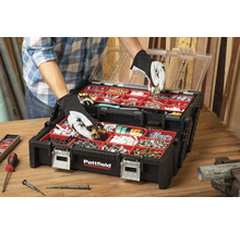 Offene schwarze Werkzeugkiste mit rotem Innenraum, gefüllt mit verschiedenen Werkzeugen und Schrauben.