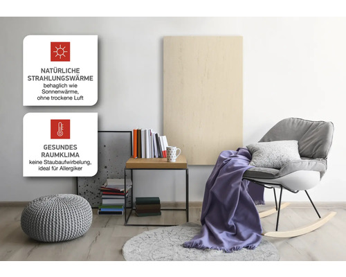 Wohnzimmer mit Infrarotheizung und Hinweisschildern zu den Vorteilen