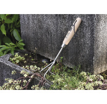 Outil de jardin avec manche en bois et trois dents pour ameublir la terre