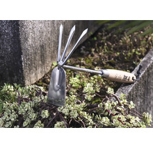 Outil de jardin avec manche en bois et tête en métal