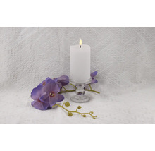 Bougie LED décorative sur chandelier en verre avec fleurs artificielles