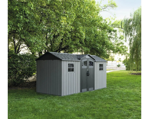 Gartenschuppen aus Kunststoff im Garten