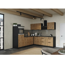 Moderne Küche mit Holzfronten, schwarzer Arbeitsplatte und Einbaugeräten