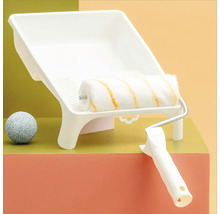 Farbschale mit Farbroller und Farbwalze