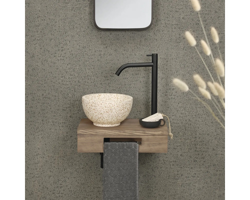 Lavabo avec meuble-lavabo, robinet, serviette et miroir pour la salle de bain