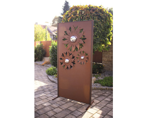 Paravent décoratif en métal avec motif de tournesol dans le jardin