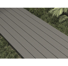 Terrassendielen aus Holzverbundwerkstoff im Aussenbereich