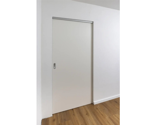 Porte coulissante blanche dans un appartement moderne