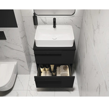 Modernes Badezimmer mit schwarzem Waschtischunterschrank, weißem Aufsatzwaschbecken und geöffneter Schublade