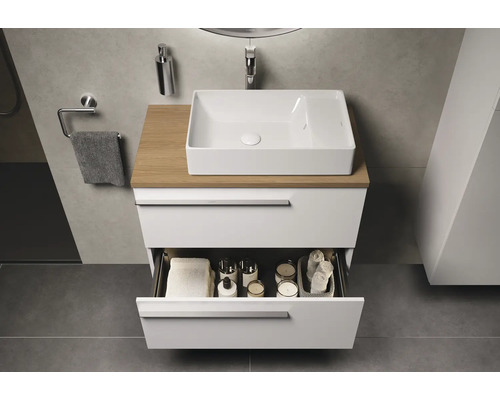 Modernes Badezimmer mit Waschtisch, Aufsatzwaschbecken, Schubladen und Accessoires