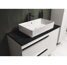 Meuble sous-lavabo avec lavabo à poser et plan de travail noir dans la salle de bain