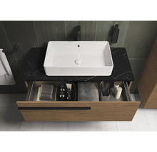 Salle de bains avec lavabo, meuble-lavabo et élément de tiroir ouvert