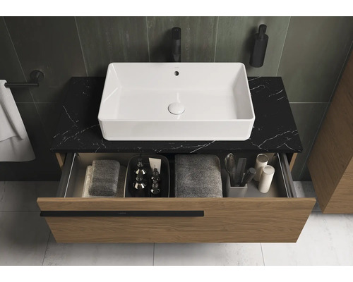 Salle de bains avec lavabo, meuble-lavabo et élément de tiroir ouvert