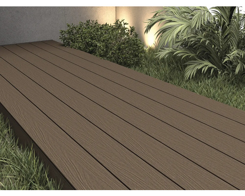 Terrassendielen aus Holzverbundwerkstoff im Aussenbereich