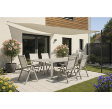 Terrasse avec table de jardin, chaises et voile d'ombrage