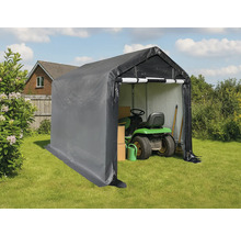 Abri de jardin avec tracteur de jardin dans le jardin