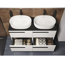 Waschtischunterschrank mit zwei Waschbecken und offenen Schubladen für Badutensilien