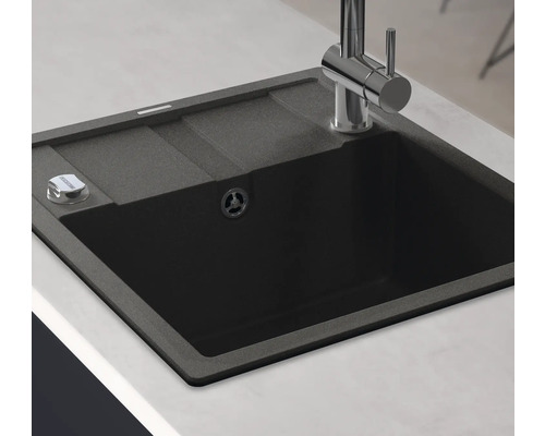 Évier avec égouttoir et robinet