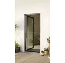 Porte moustiquaire ouverte avec cadre sur une terrasse