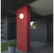 Runde Aussenleuchte an einer Hauswand