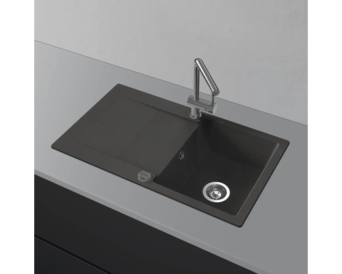 Évier avec égouttoir et robinet